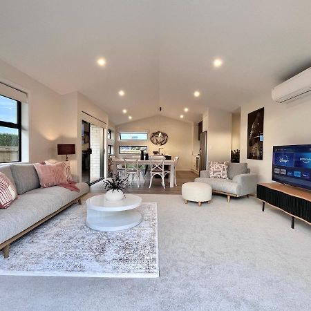 Luxury Villa, Central, Golf And Cafes - By Kosh Bnb Hamilton Exterior photo