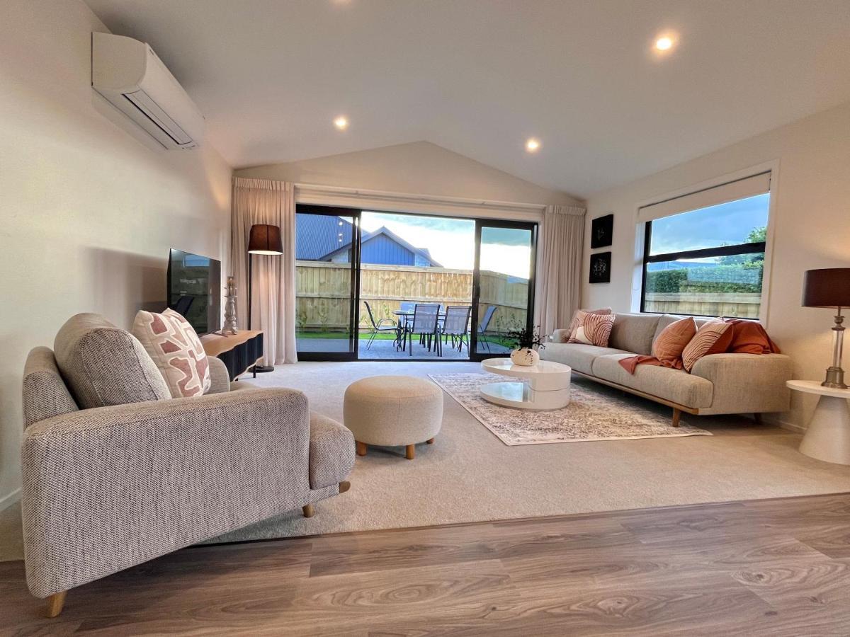 Luxury Villa, Central, Golf And Cafes - By Kosh Bnb Hamilton Exterior photo