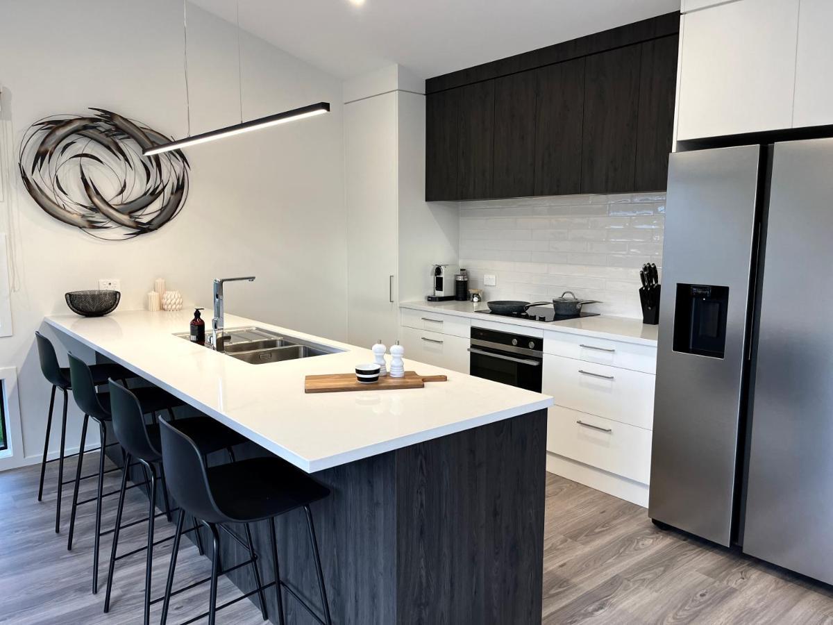 Luxury Villa, Central, Golf And Cafes - By Kosh Bnb Hamilton Exterior photo